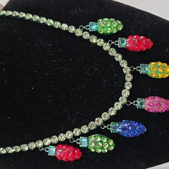 🔹️Betsey Johnson🔹️ Christmas Bulb Light Red Green Rhinestone Necklace 🔹️💕 - Picture 3 of 4